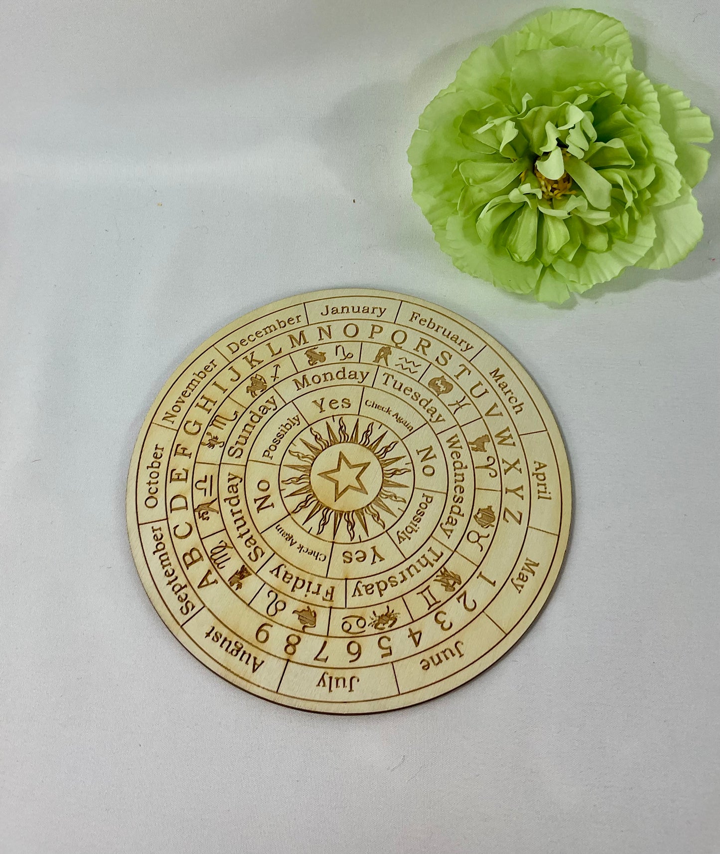 Light wood pendulum board /witch display disk