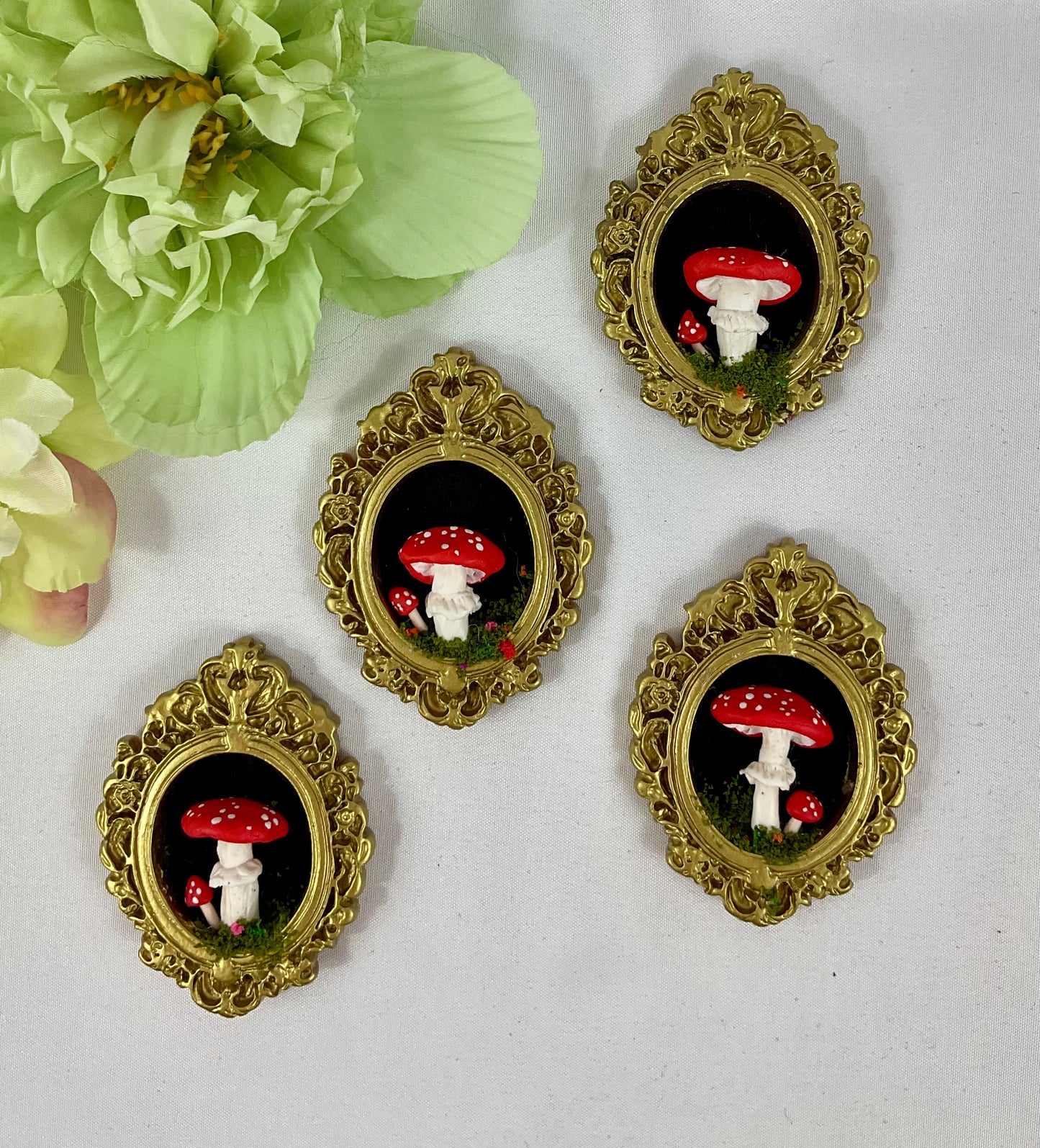 Mini toadstool frame