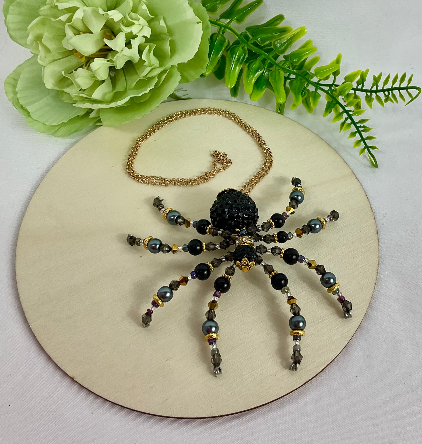 Beaded spider black and gold BG33