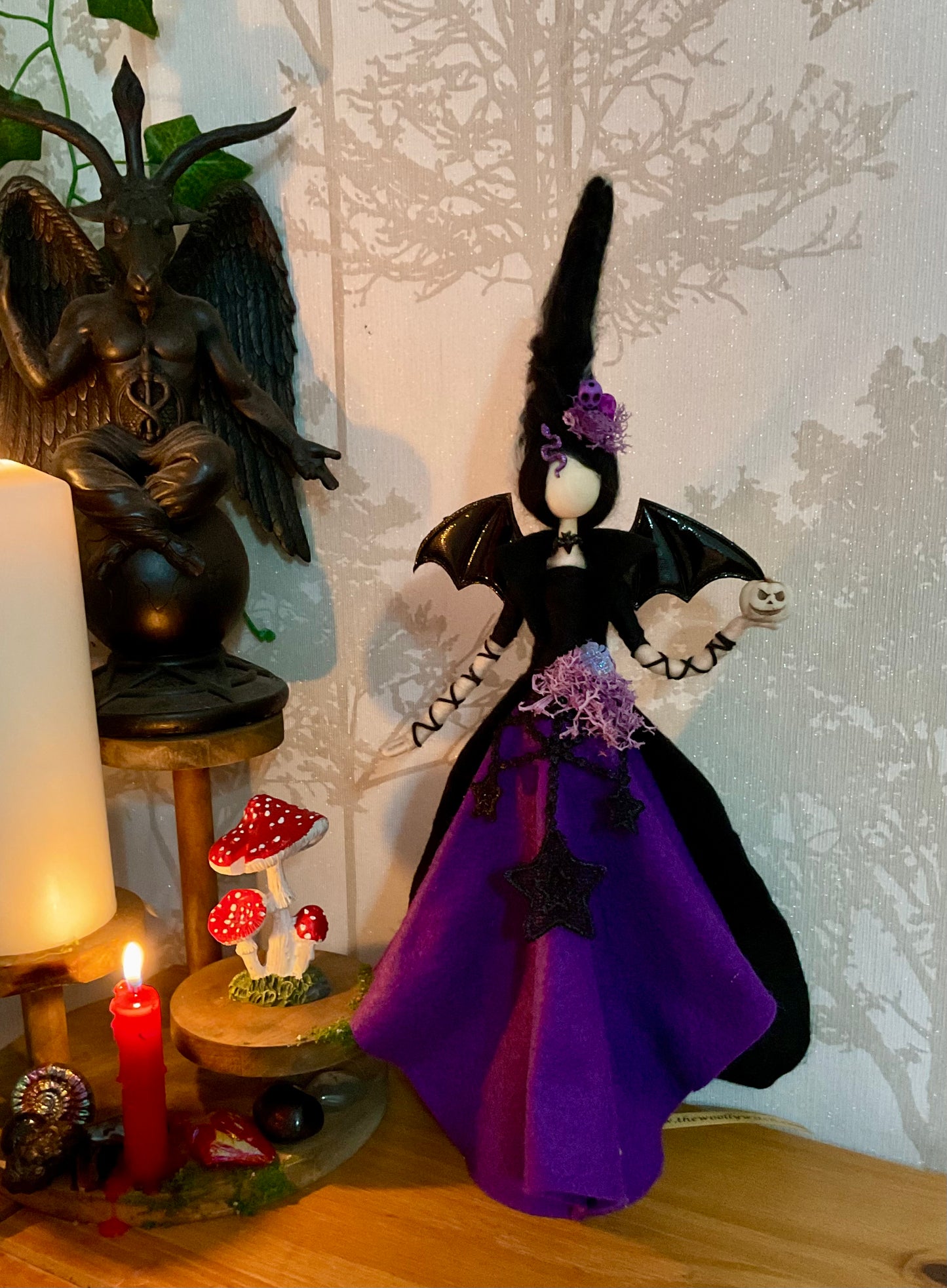 Lily-bat in purple